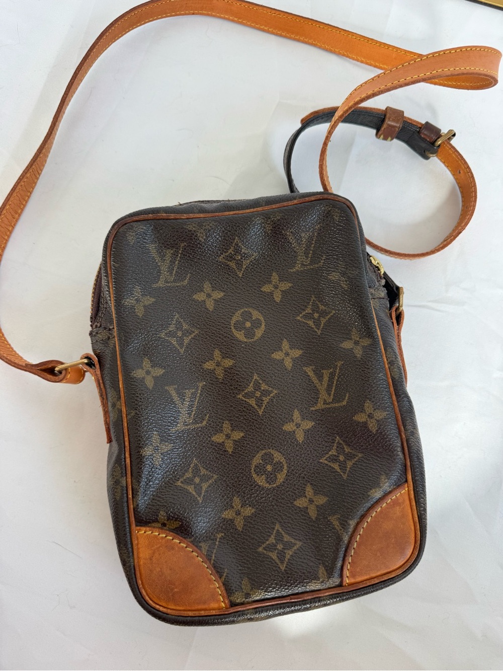 Louis Vuitton Danube Vintage Monogram Messenger Crossbody with Tan Trim - Picture 3 of 10